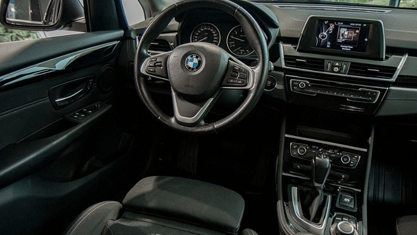 BMW Série 2 Active Tourer med Skistativ