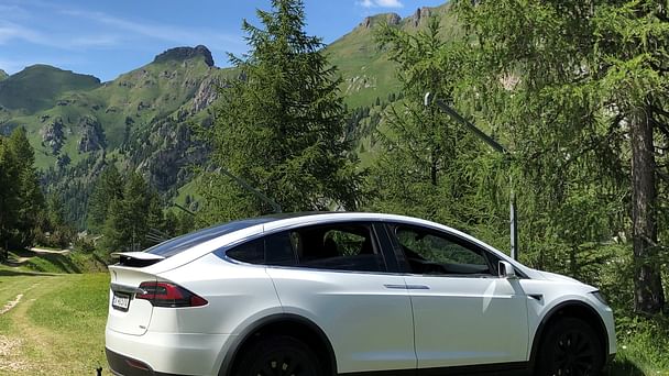 Tesla Model X med GPS