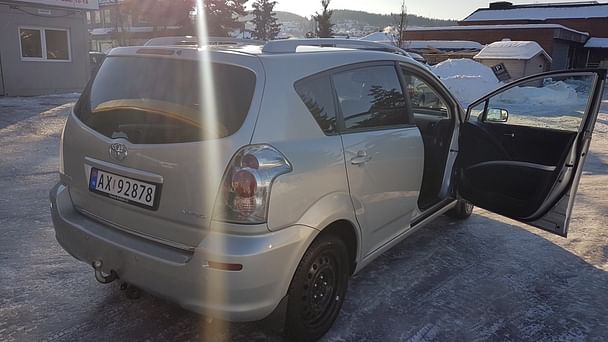 Toyota Corolla Verso med Skistativ