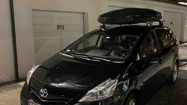 Toyota Prius + med Skistativ