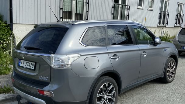Mitsubishi Outlander med Lydinngang