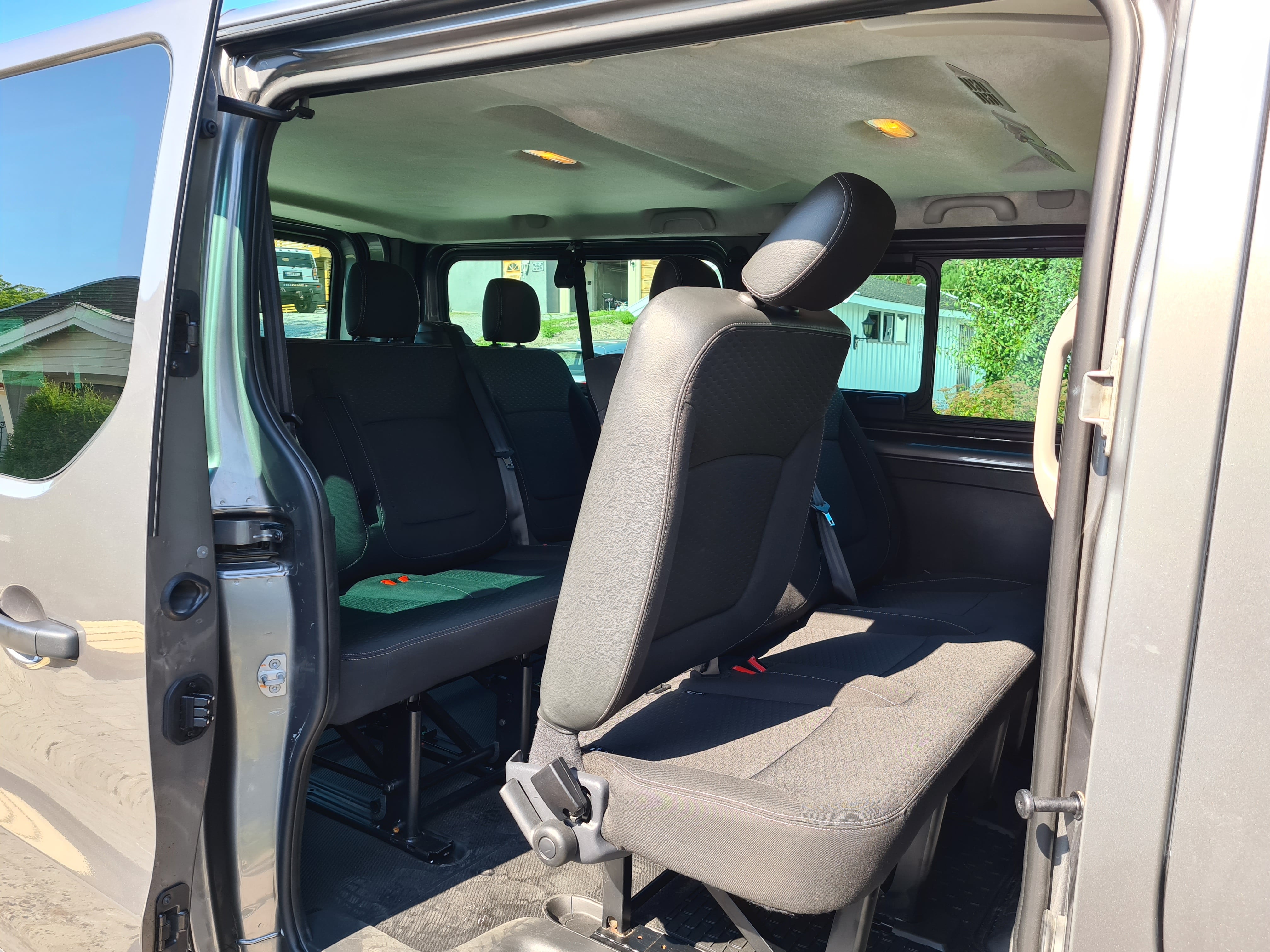Opel Vivaro Minibuss med Skistativ