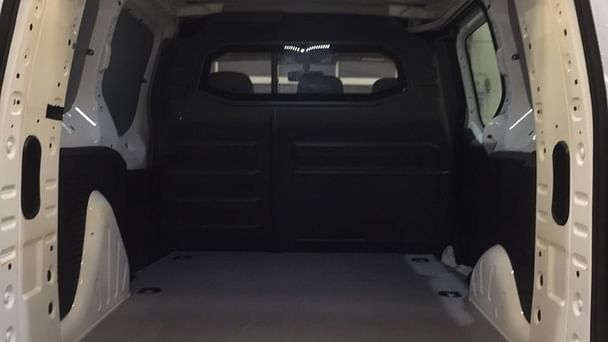 Peugeot Partner med Lydinngang