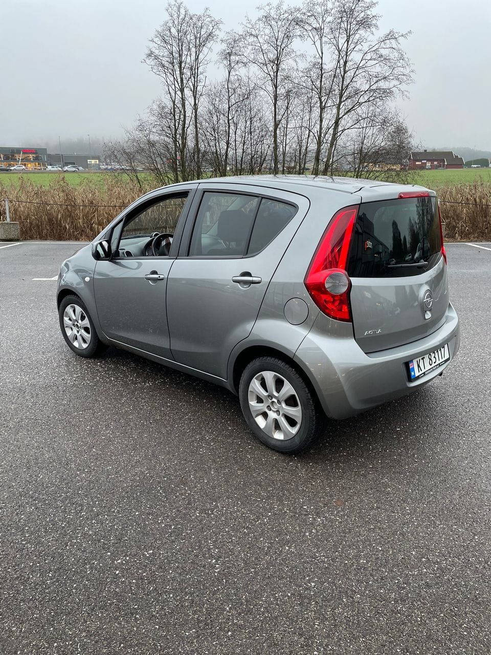 Opel Agila med Vinterdekk