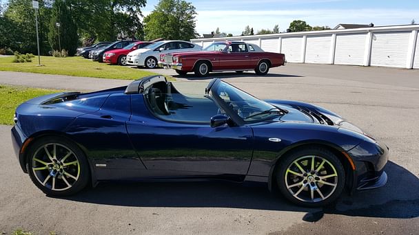 Tesla Roadster med Vinterdekk