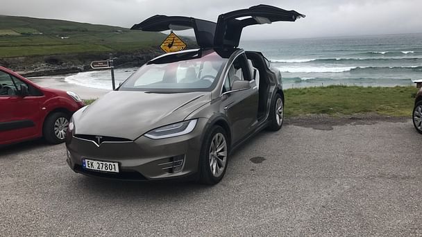 Tesla Model X 90D med GPS