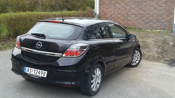 Opel Astra GTC med Vinterdekk