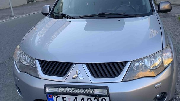 Mitsubishi Outlander med Vinterdekk