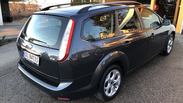 Ford Focus SW med Vinterdekk