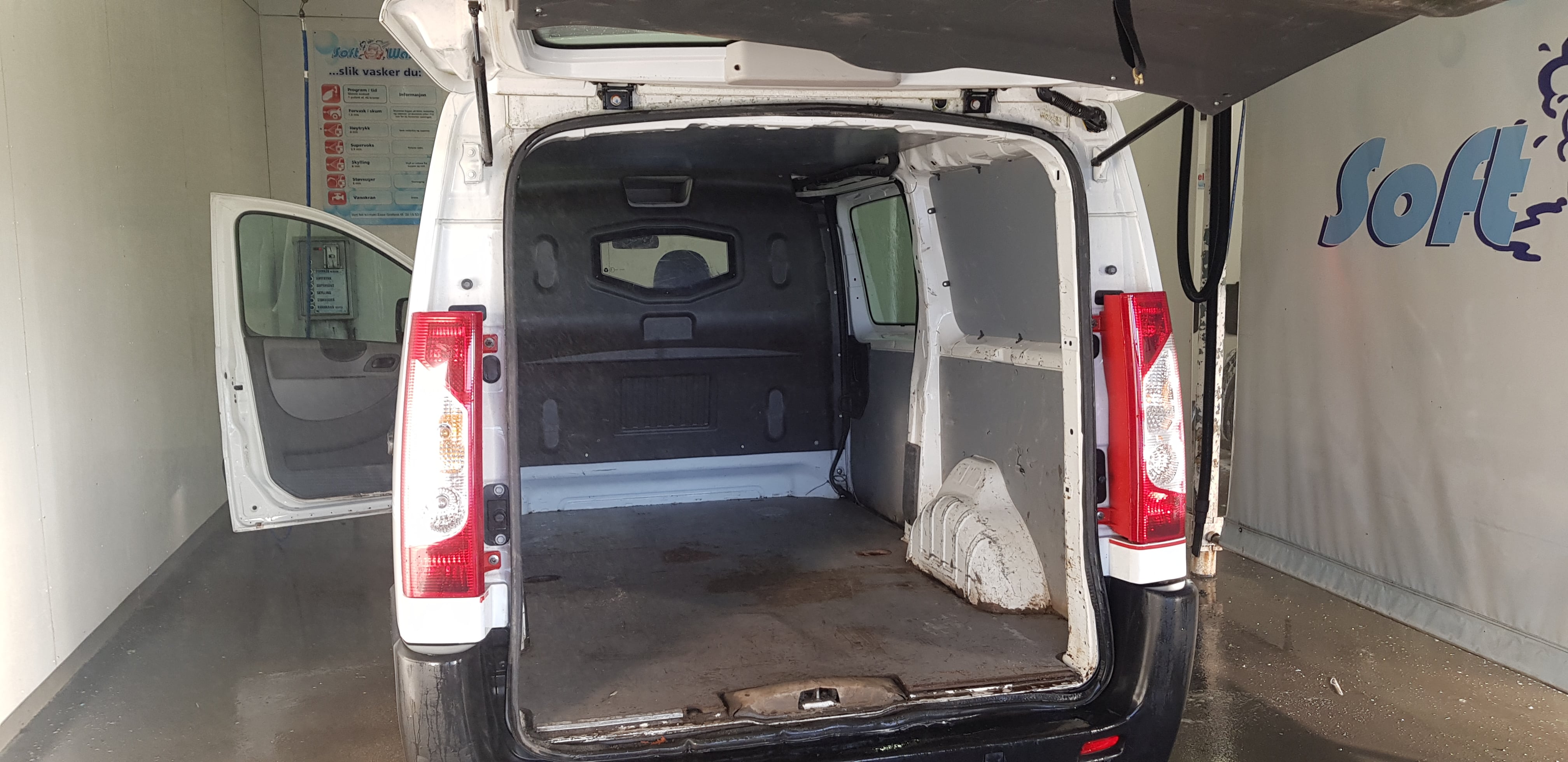 Peugeot Expert Flyttebil med Vinterdekk