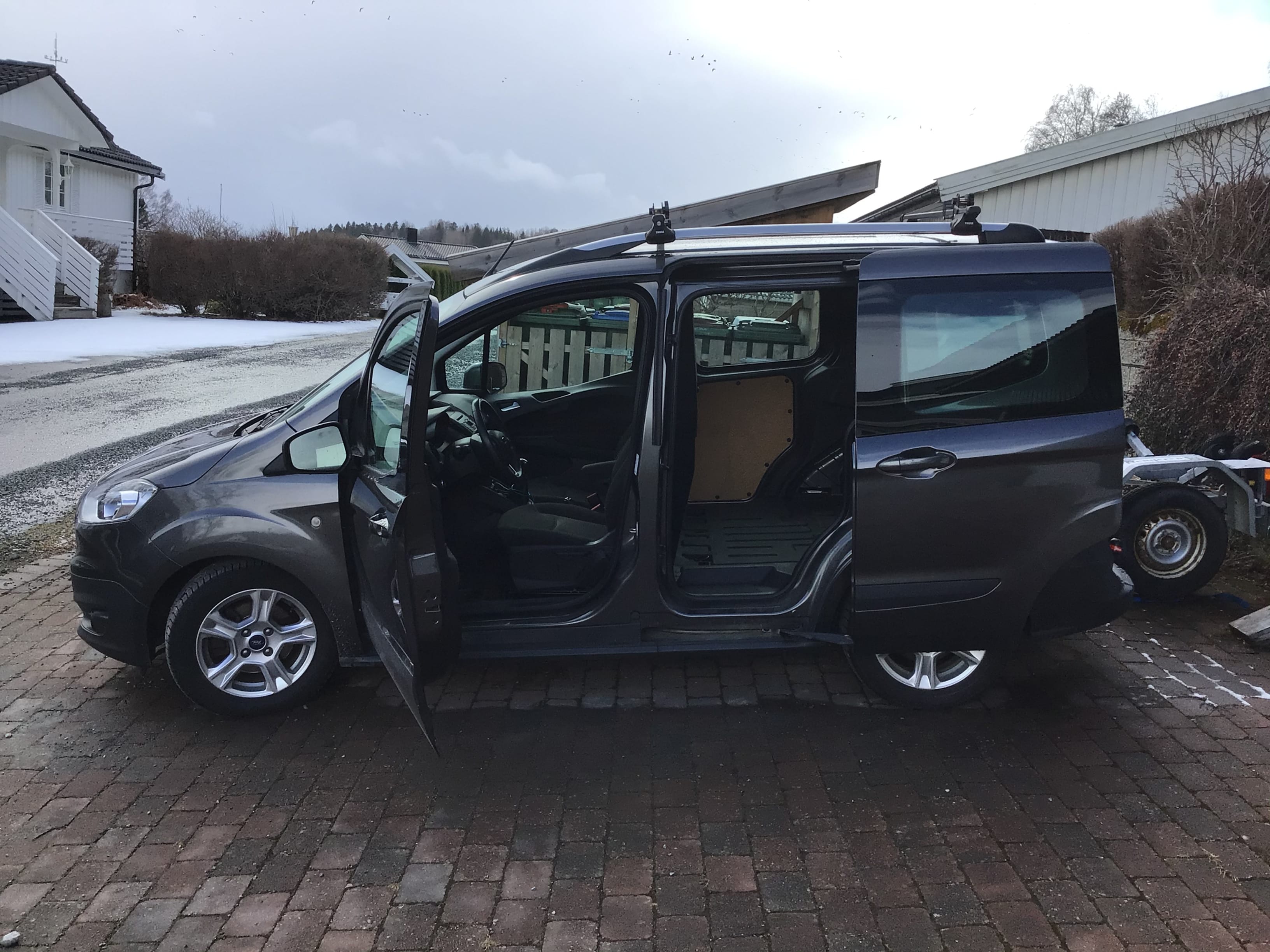Ford Transit Courier Varebil med Vinterdekk