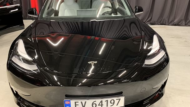 Tesla Model 3 med GPS
