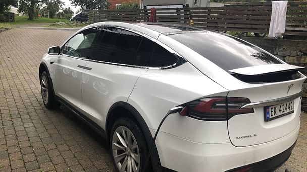 Tesla Model X med GPS