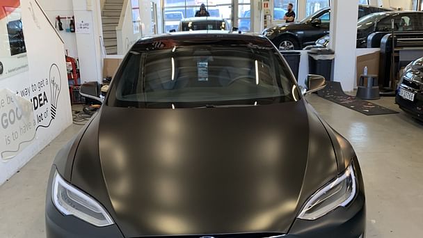 Tesla Model S med Lydinngang