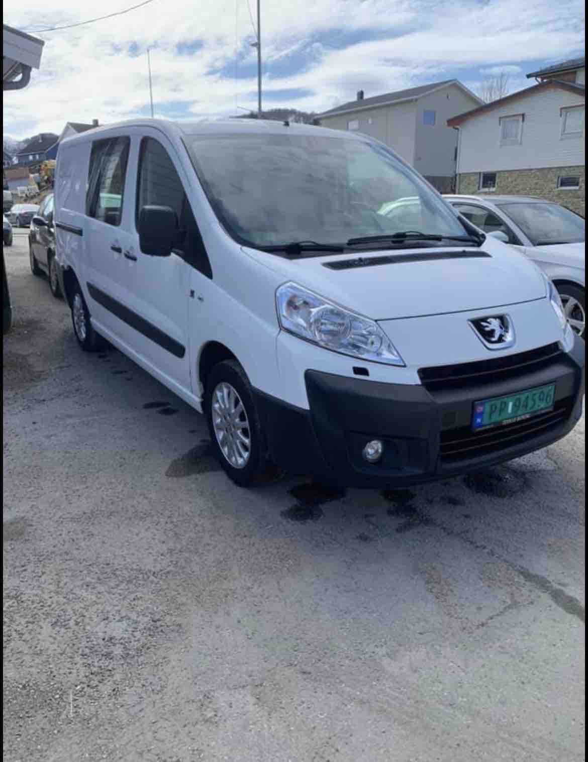 Peugeot Expert Tepee met Sneeuwbanden