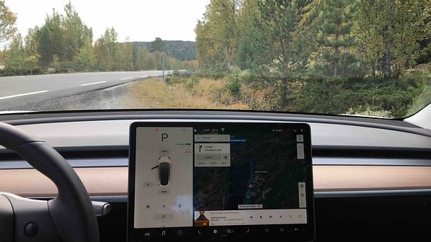 Tesla Model 3 AWD med Vinterdekk