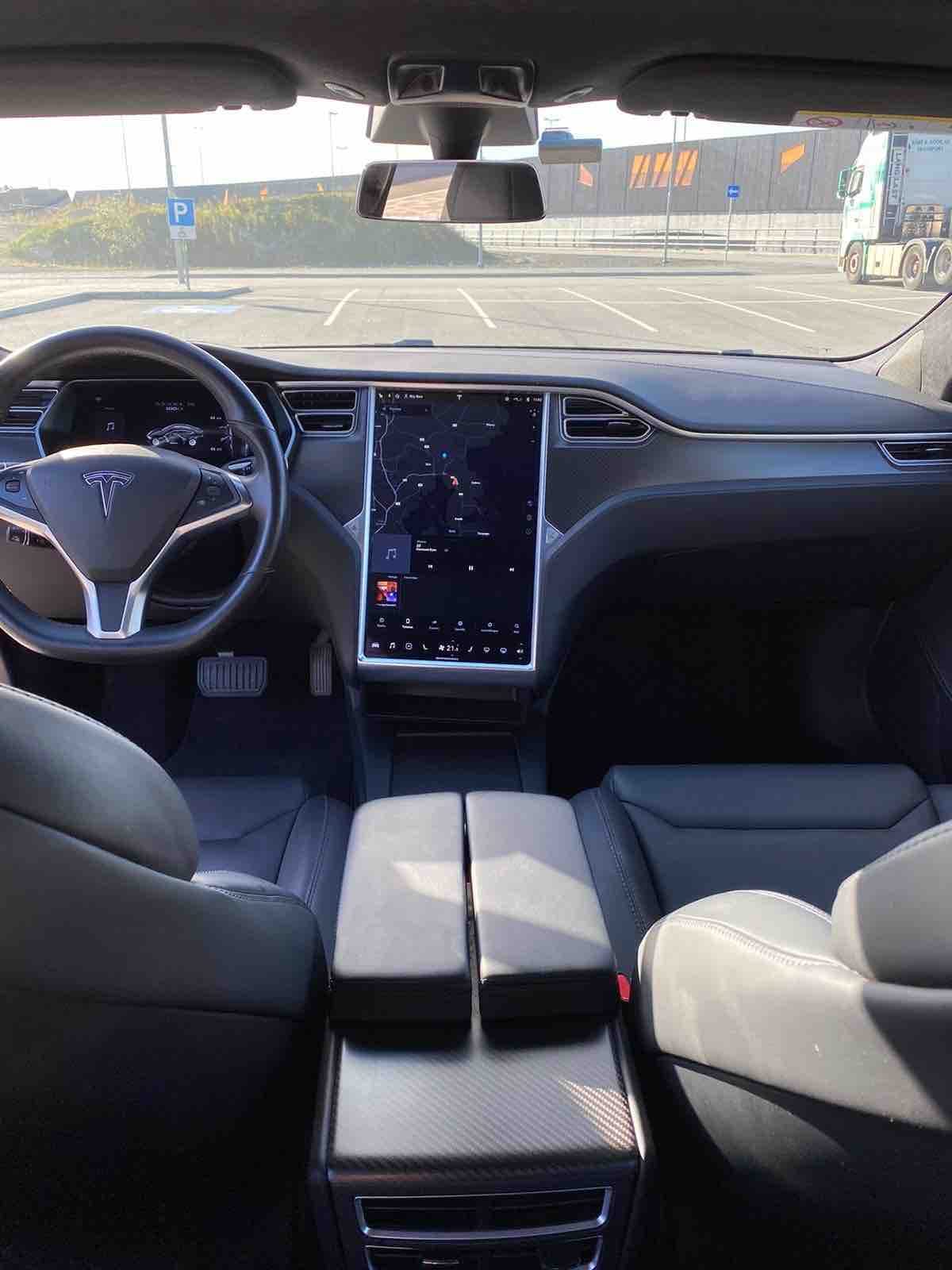 Tesla Model S med Sykkelstativ