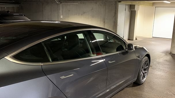 Tesla Model 3 med Lydinngang