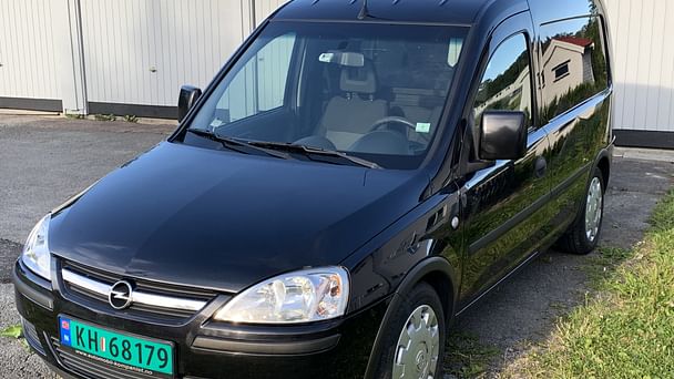 Opel Combo lettkjørt, ryggekamera, DAB, vinterdekk, tilhengerfeste, takstativ, godt vedlikeholdt med Aircondition