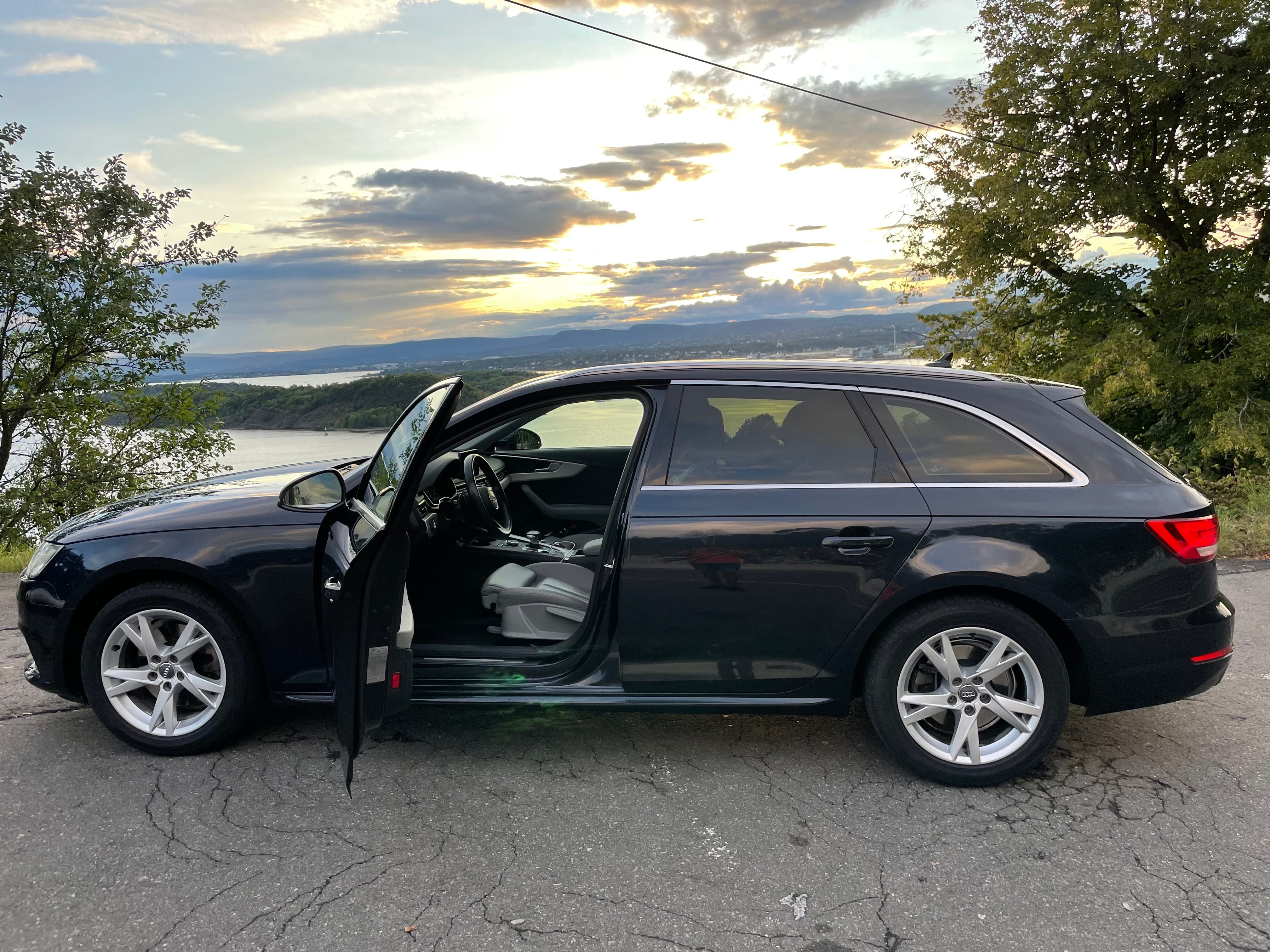 Audi A4 Avant mit Anhängerkupplung
