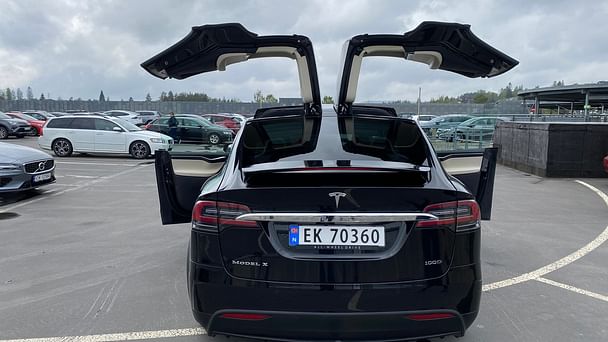 Tesla Model X med GPS