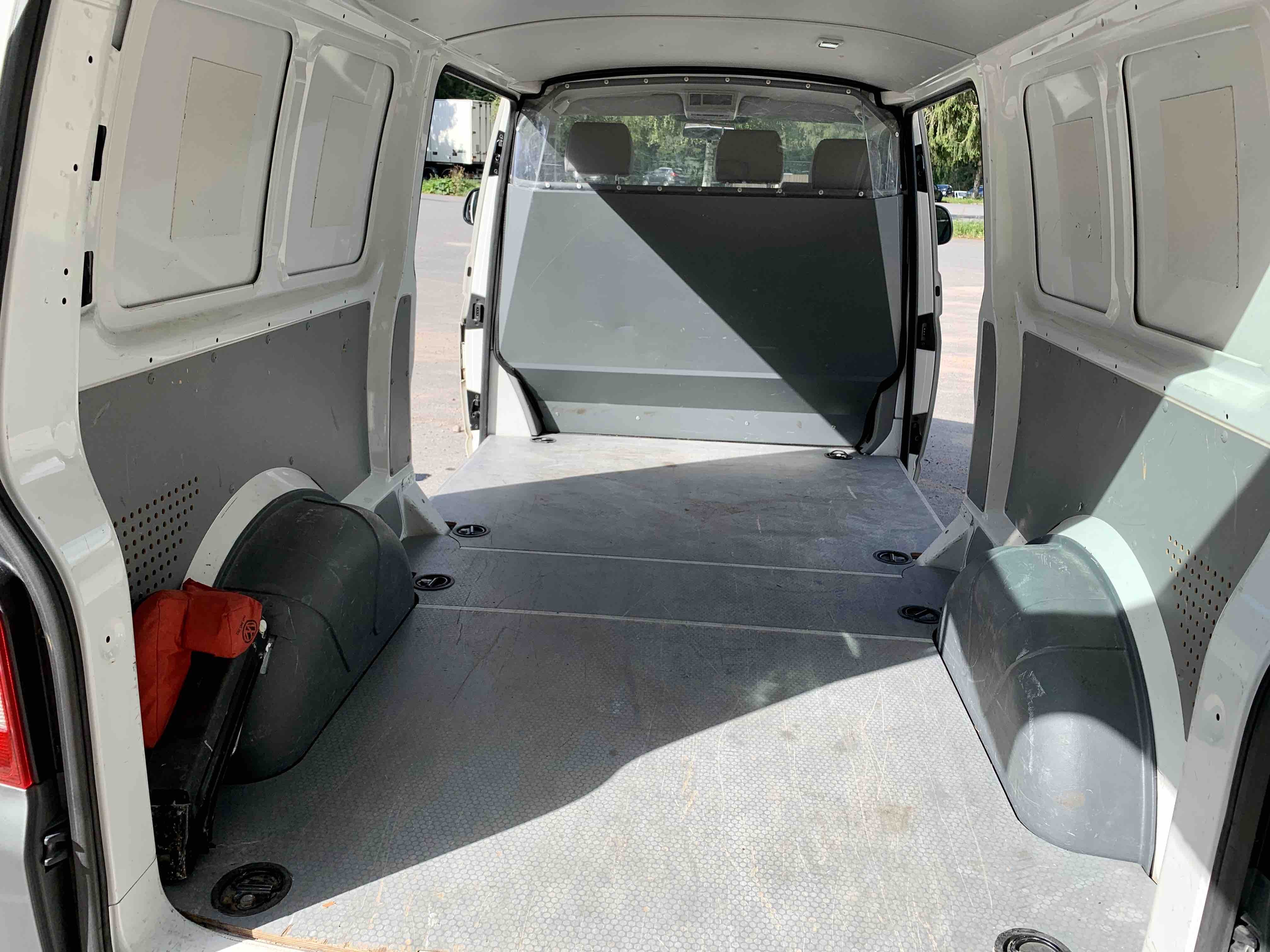 Volkswagen Transporter 2,0 TDI, lang type med Tilhengerfeste