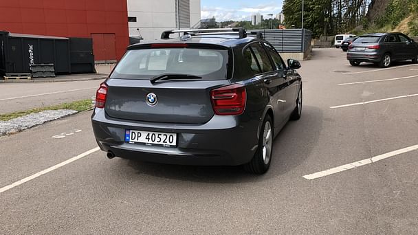 BMW Série 1 med Skistativ