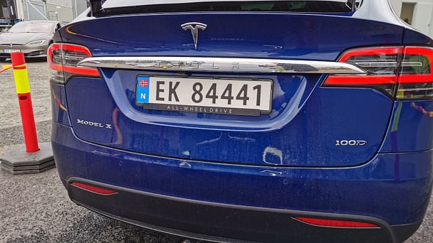 Tesla Model X med GPS