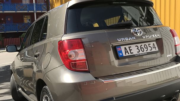 Toyota Urban Cruiser med Skistativ