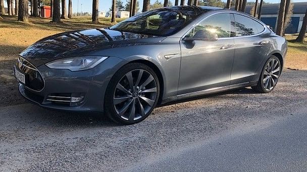 Tesla Model S med GPS