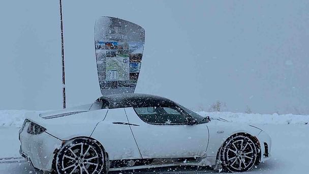 Tesla Roadster med Vinterdekk