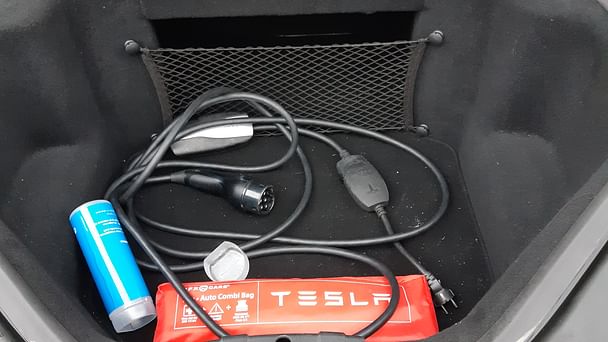 Tesla Model S med Lydinngang