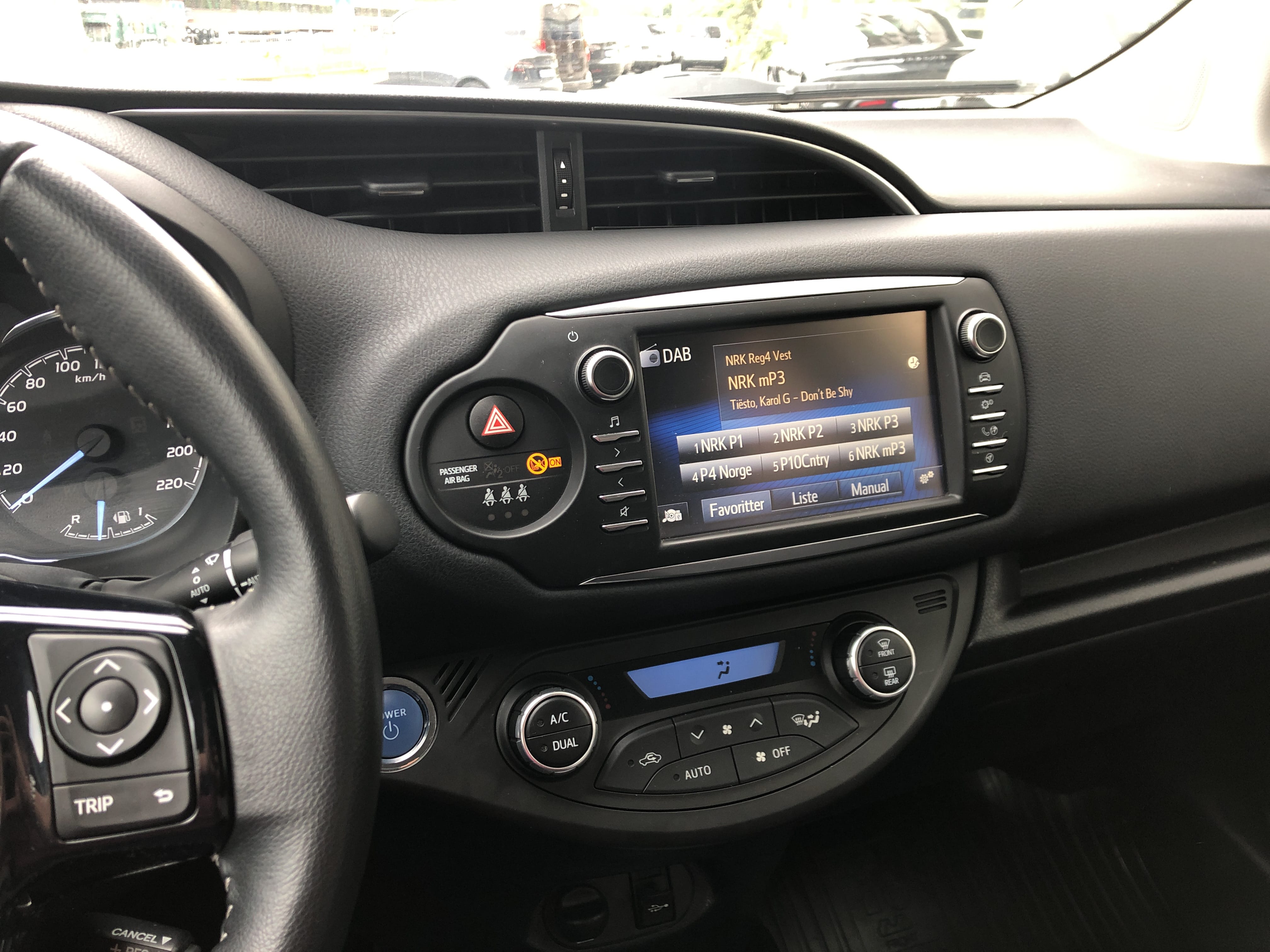 Toyota Yaris Hybrid Bensin 5 seter Automat