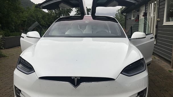 Tesla Model X med Tilhengerfeste