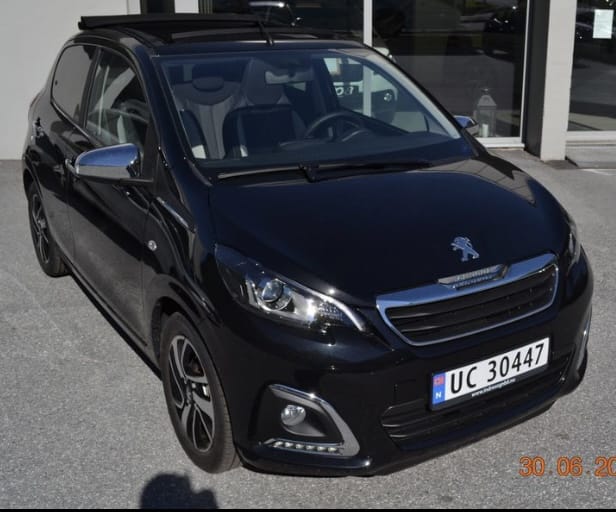 Peugeot 108 Convertible with Bluetooth audio