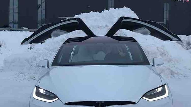 Tesla Model X med GPS