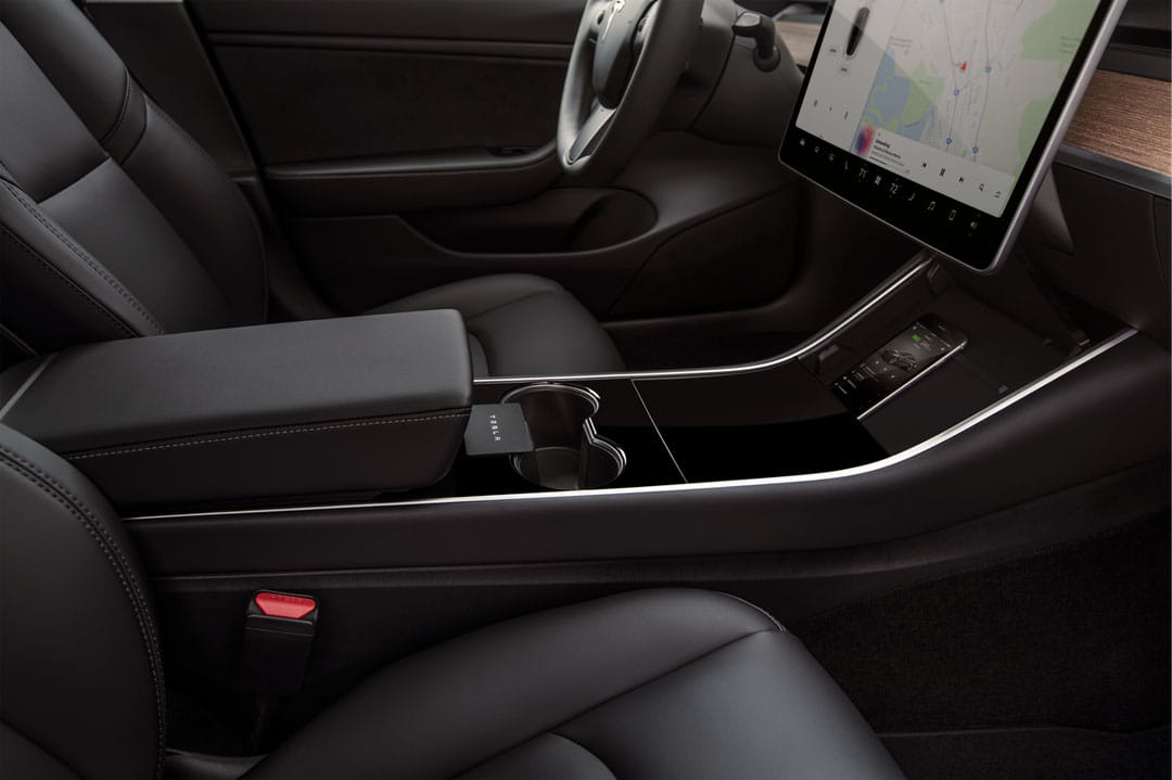 Tesla Model 3 mit Audio-/iPod-Zugang