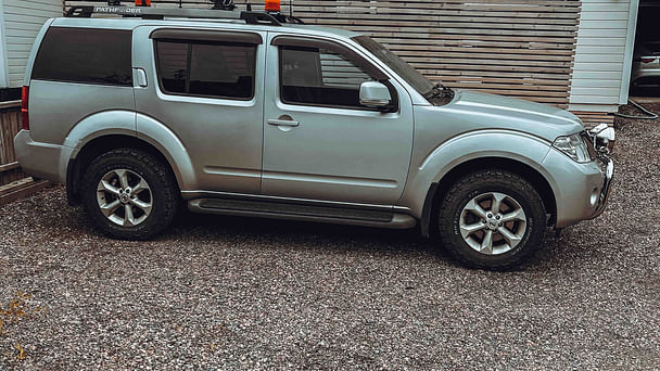 Nissan Pathfinder med Vinterdekk