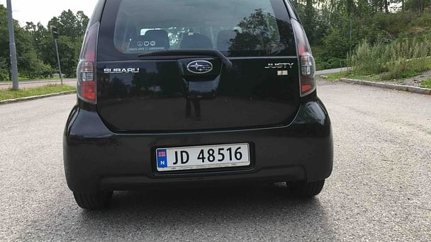 Subaru Justy med Lydinngang