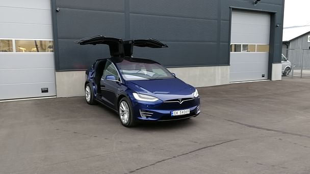 Tesla Model X med GPS
