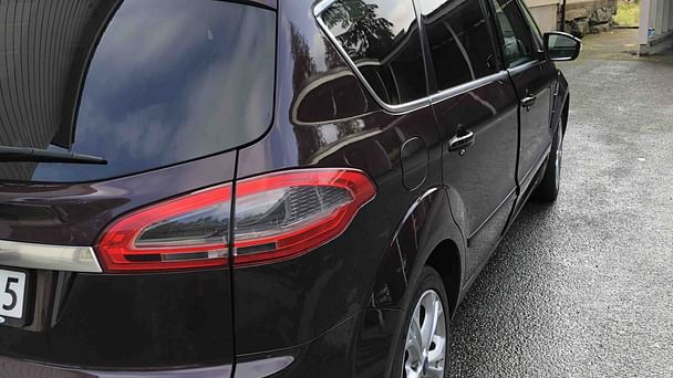 Ford S-Max med Skistativ