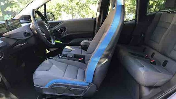 BMW i3 med Lydinngang
