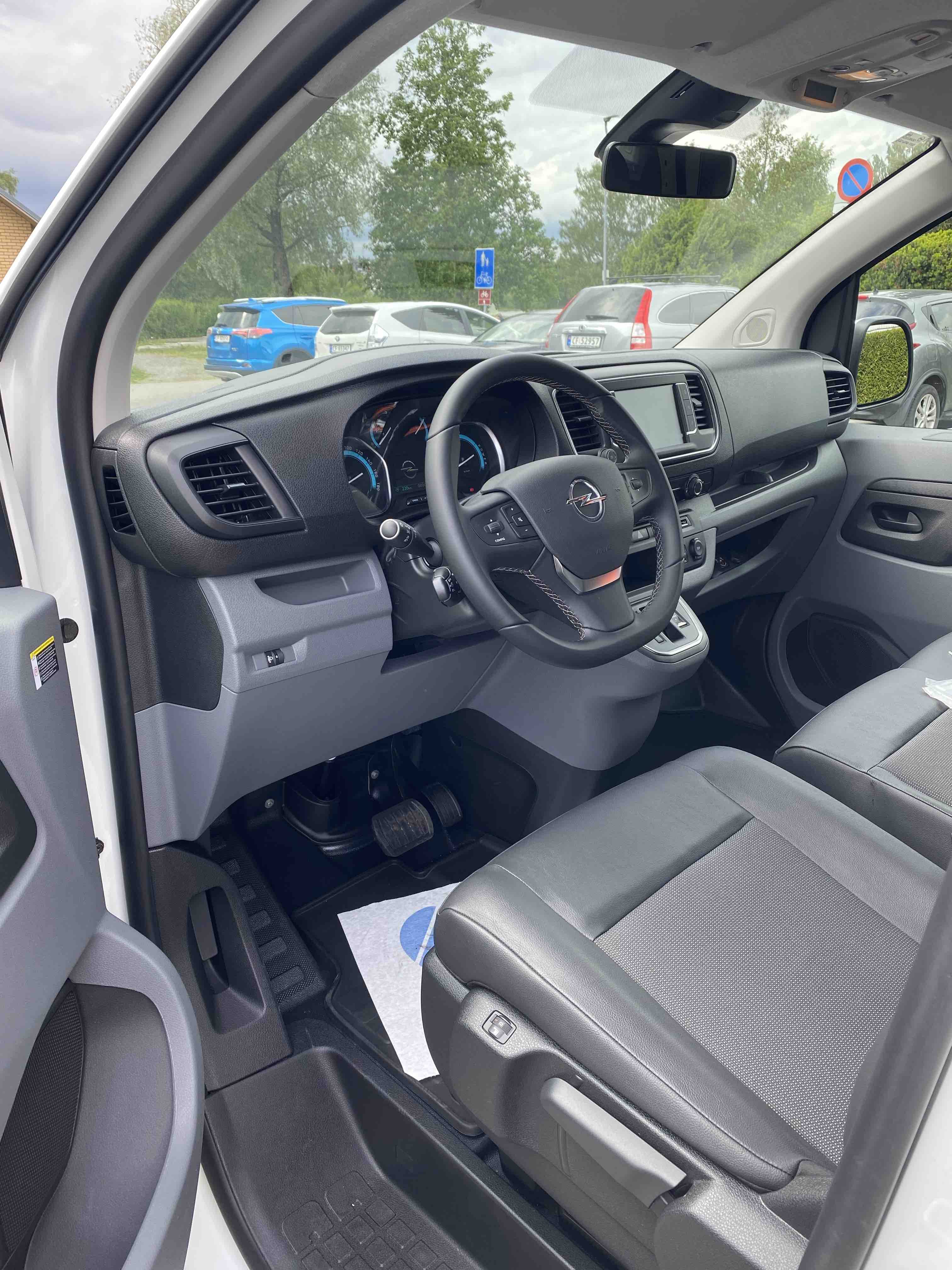 Opel Vivaro e-Vivaro med Vinterdekk