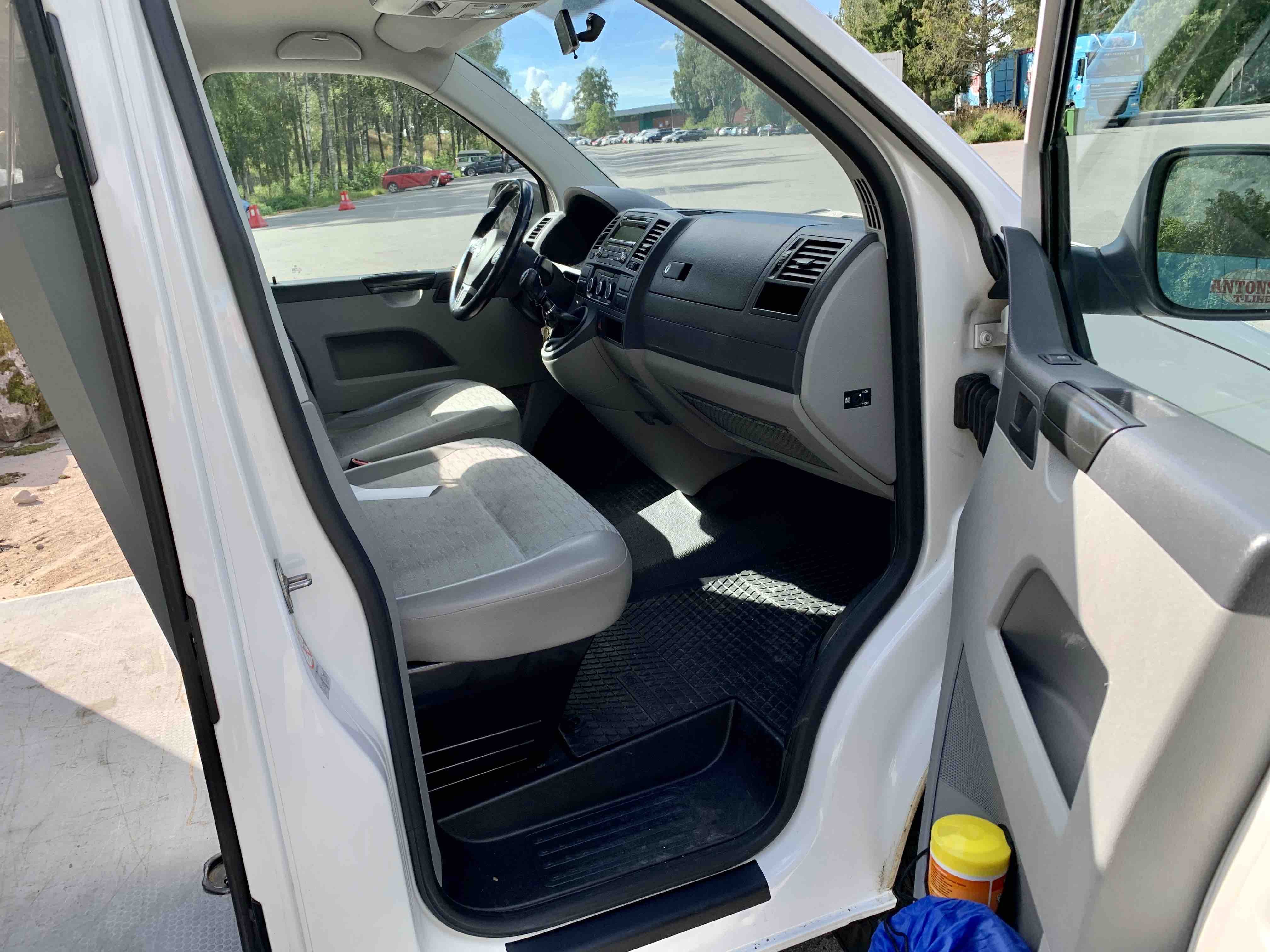 Volkswagen Transporter 2,0 TDI, lang type med Bluetooth audio