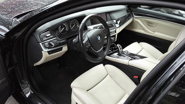 BMW 5-Serie Touring med Skistativ