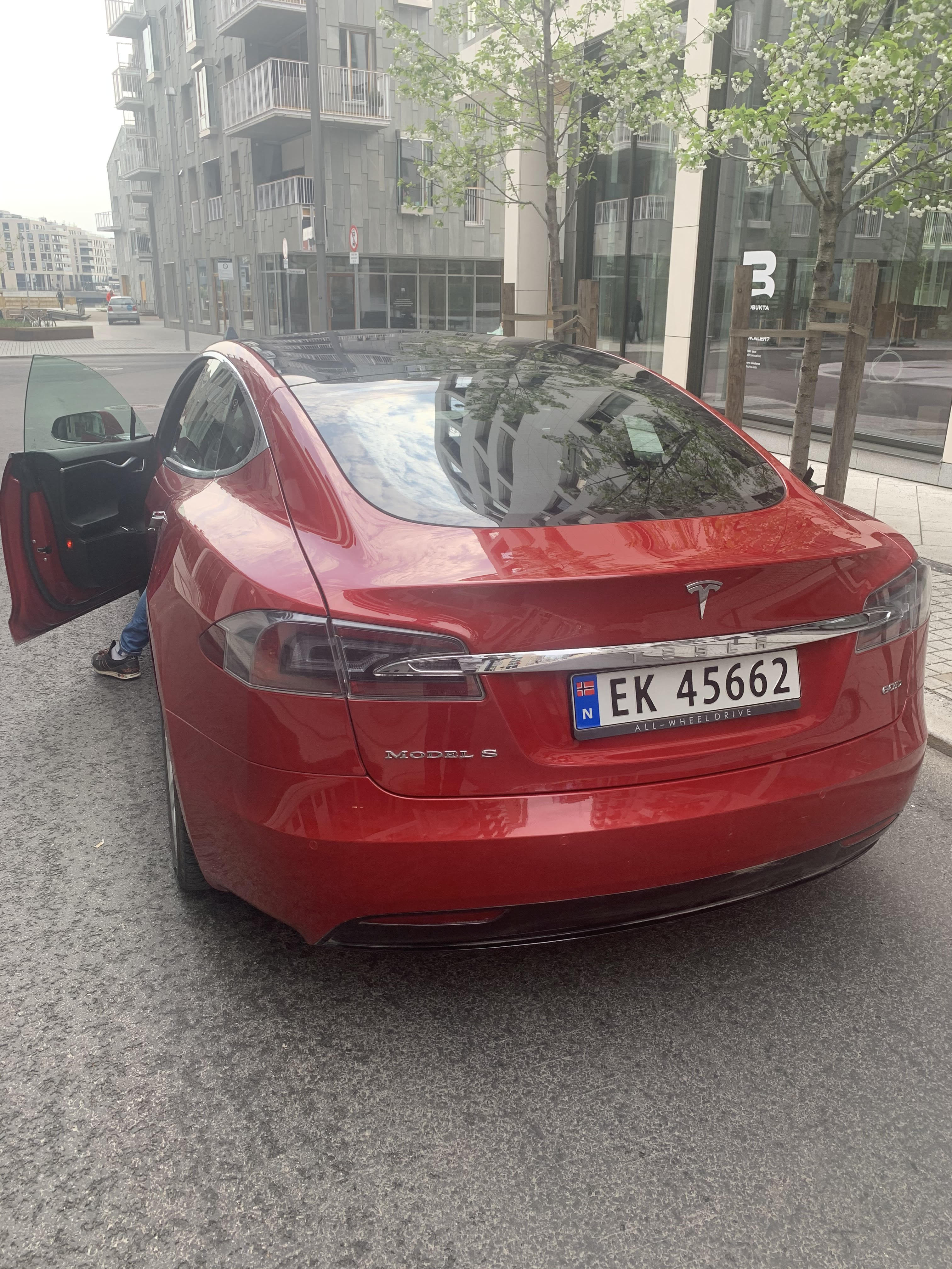 Tesla Model S med Cruisekontroll