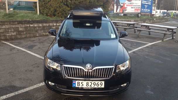 Skoda Superb med Skistativ