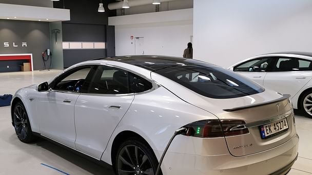 Tesla Model S med Vinterdekk