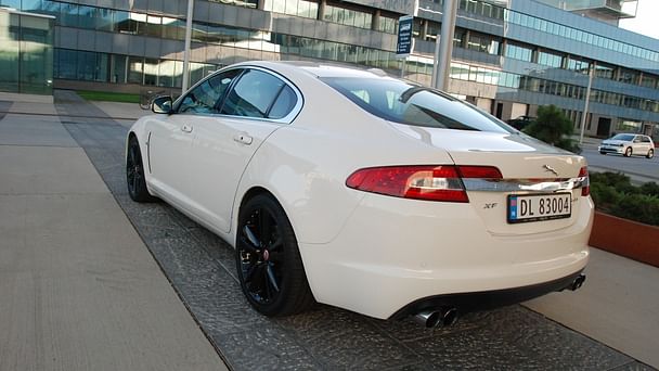Jaguar XF med Lydinngang