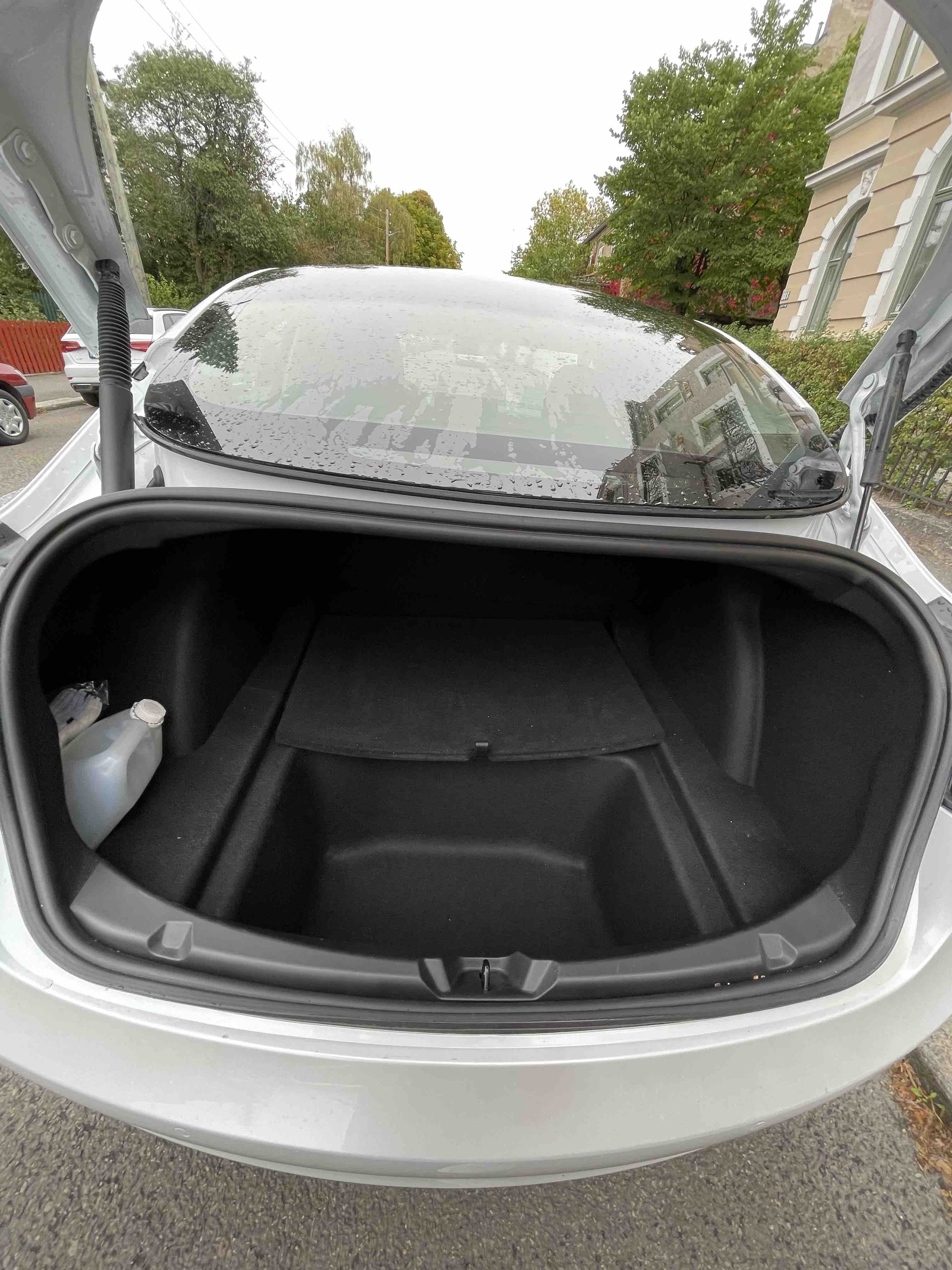 Tesla Model 3 Longe Range, 614km WLTP with Bluetooth audio